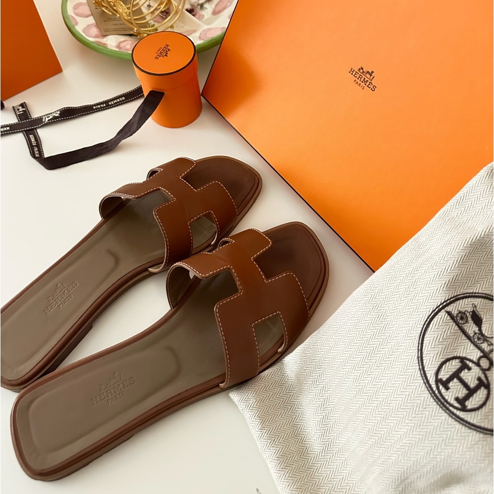 HERMES Oran Sandals Size 38! All original packaging! Serial code posted🩷